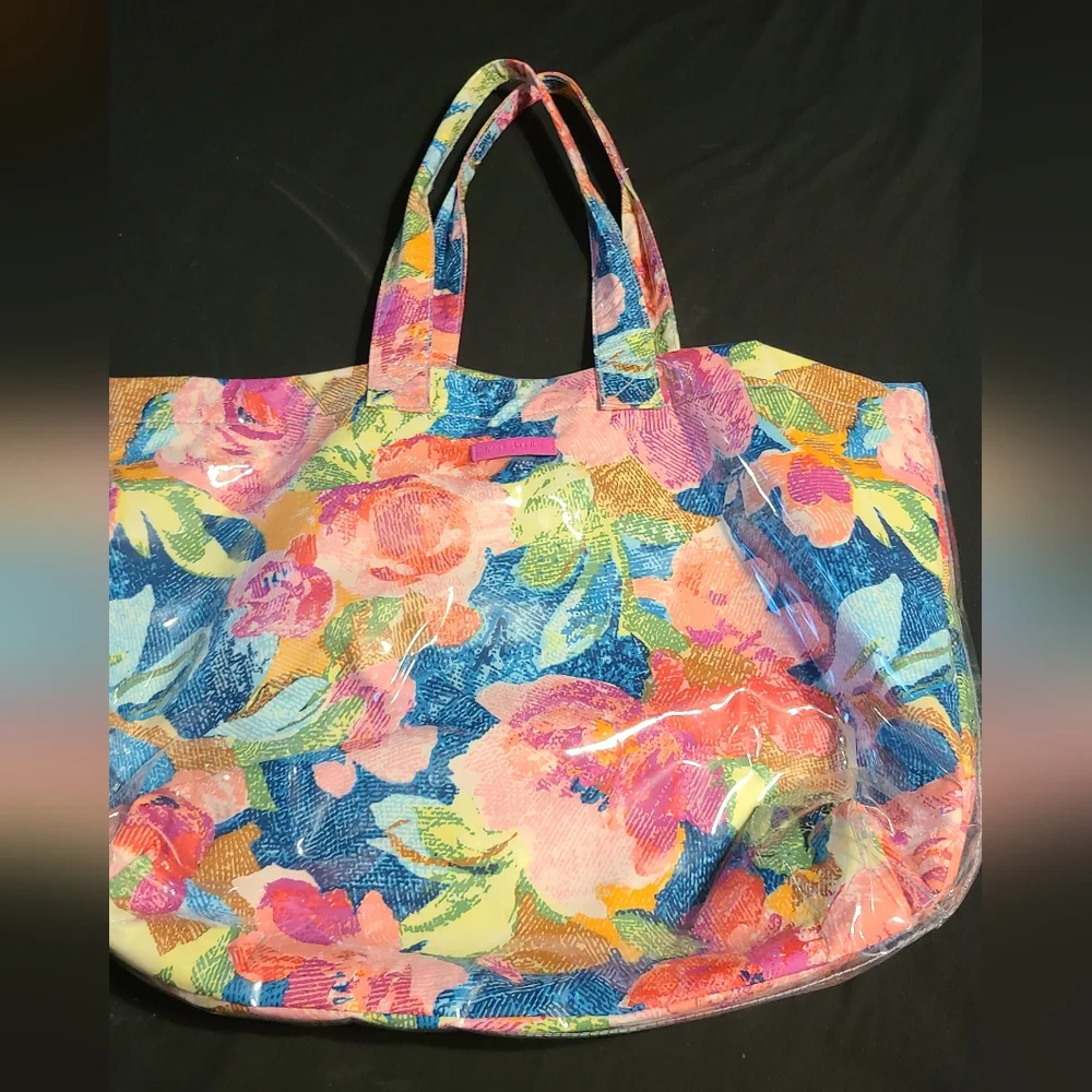 Vera Bradley Tote Waterproof on the outside - Picture 1 of 7
